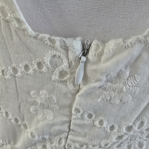 NWT Indikah Elegant White Eyelet Cut-Out Dress Size Large - Picture 11 of 13